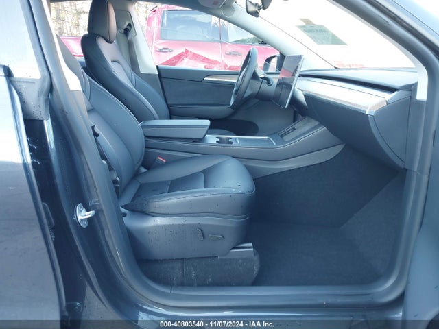 2024 TESLA MODEL Y 7SAYGDEE9RA249728 Photo 4