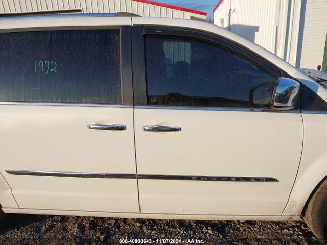 2C4RC1JG9FR700002 Chrysler Town & Country Limited