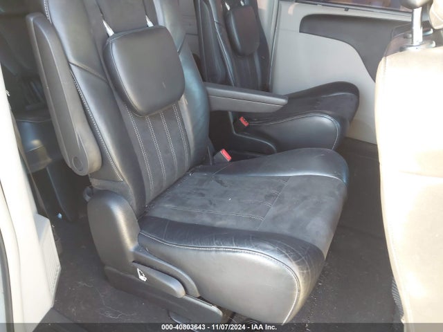 2C4RC1JG9FR700002 Chrysler Town & Country Limited