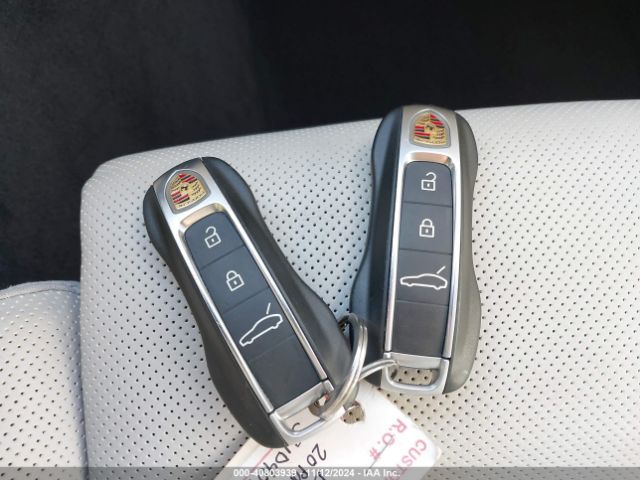 WP0AA2A70LL100157 Porsche PANAMERA 4