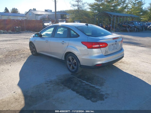 Ford FOCUS SE 2018 1FADP3FE3JL227545 Image 3