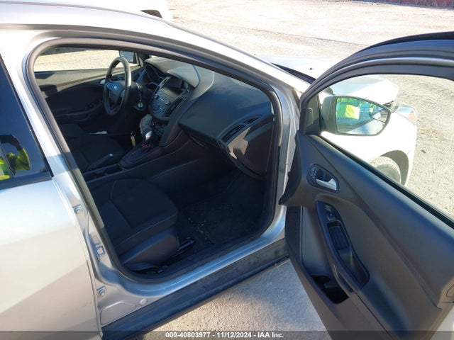 Ford FOCUS SE 2018 1FADP3FE3JL227545 Image 5