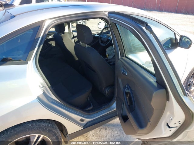Ford FOCUS SE 2018 1FADP3FE3JL227545 Image 8