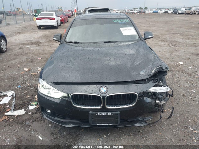 BMW 320i 2018 WBA8A9C57JAD26935 Image 12