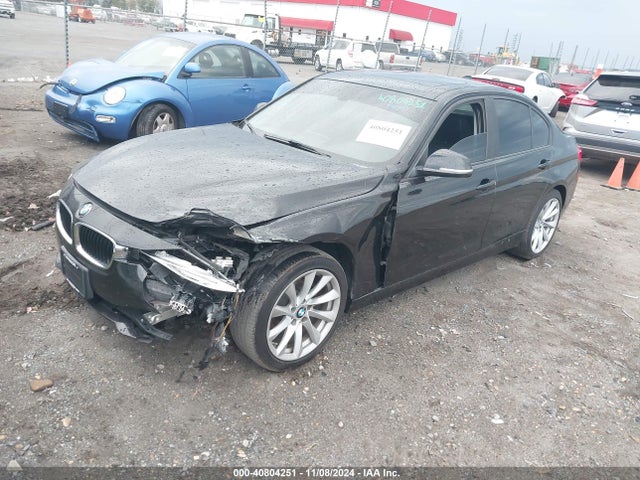 BMW 320i 2018 WBA8A9C57JAD26935 Image 2