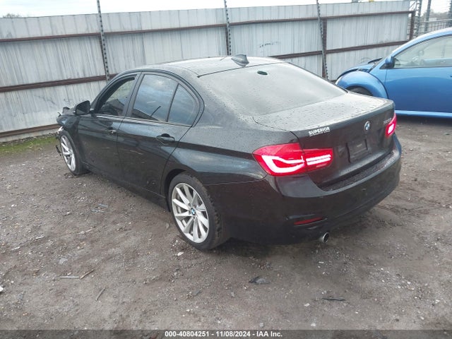 BMW 320i 2018 WBA8A9C57JAD26935 Image 3