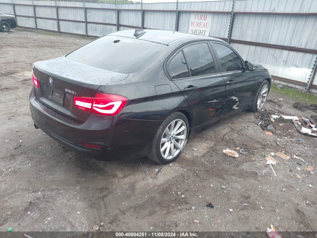 BMW 320i 2018 WBA8A9C57JAD26935 Image 4