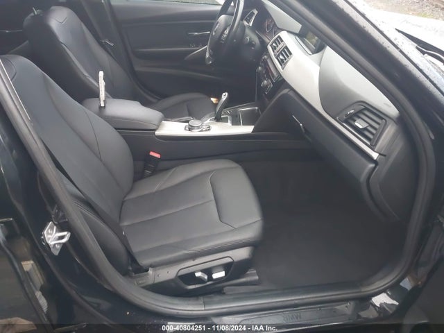 BMW 320i 2018 WBA8A9C57JAD26935 Image 5