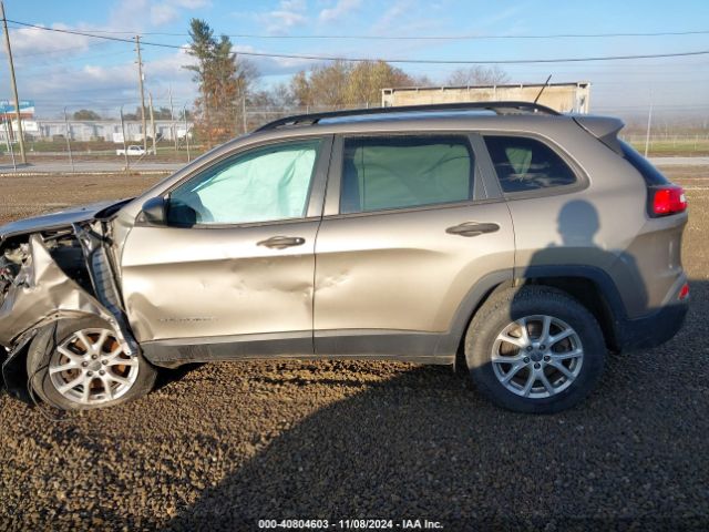 1C4PJMASXGW285896 Jeep Cherokee Sport