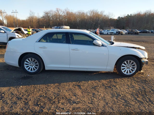 Chrysler 300 2014 2C3CCAAG3EH276122 Image 13