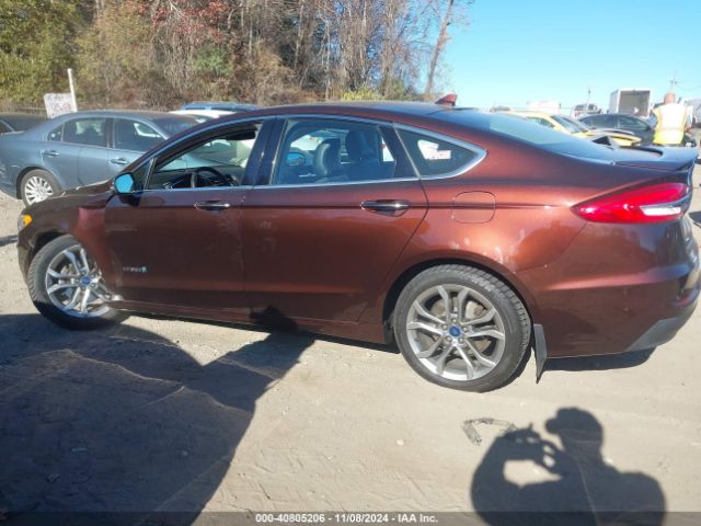 3FA6P0RU2KR211737 Ford Fusion Hybrid Titanium