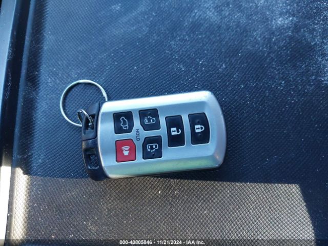 5TDYZ3DCXHS880535 Toyota Sienna Xle 8 Passenger