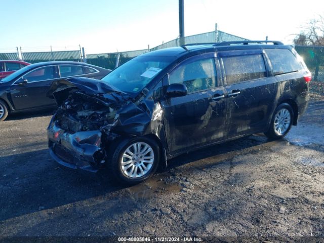 5TDYZ3DCXHS880535 Toyota Sienna Xle 8 Passenger