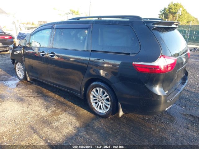 5TDYZ3DCXHS880535 Toyota Sienna Xle 8 Passenger