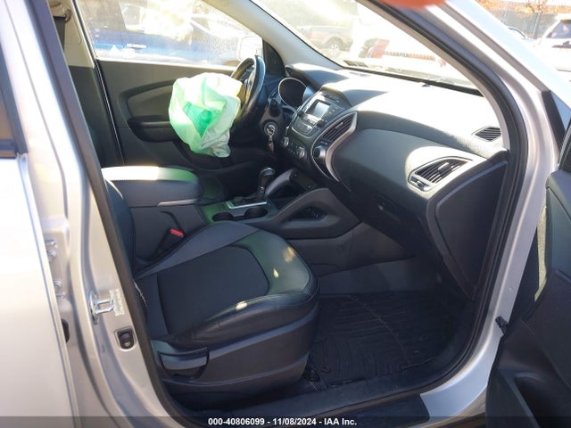 KM8JUCAG3FU050801 Hyundai TUCSON SE