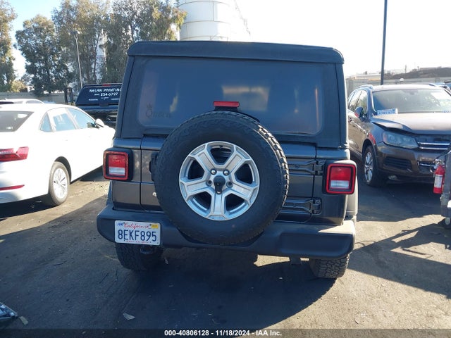 1C4HJXDG9JW179136 Jeep Wrangler Unlimited Sport S 4x4