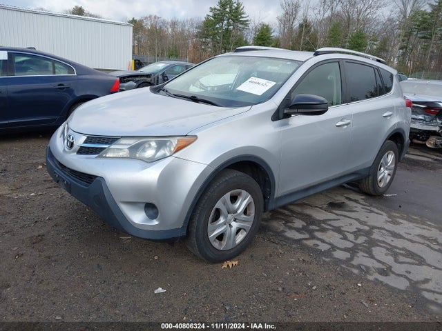 Toyota RAV4 LE 2014 JTMBFREV8ED082432 Image 2