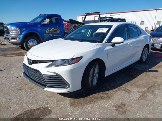 Toyota CAMRY LE 2022 4T1C11AK5NU663897 Image 2