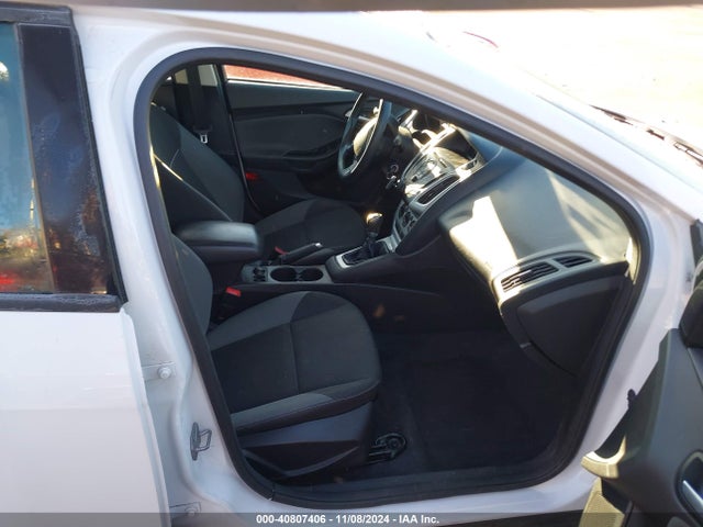Ford FOCUS SE 2014 1FADP3K22EL123808 Image 5