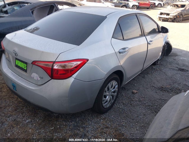 Toyota COROLLA LE 2018 5YFBURHE4JP834832 Image 4