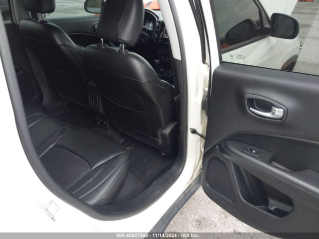 3C4NJDBB3JT325528 Jeep Compass Altitude 4x4