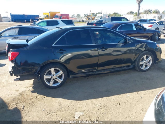 4T1BF1FK3EU860072 Toyota CAMRY SE