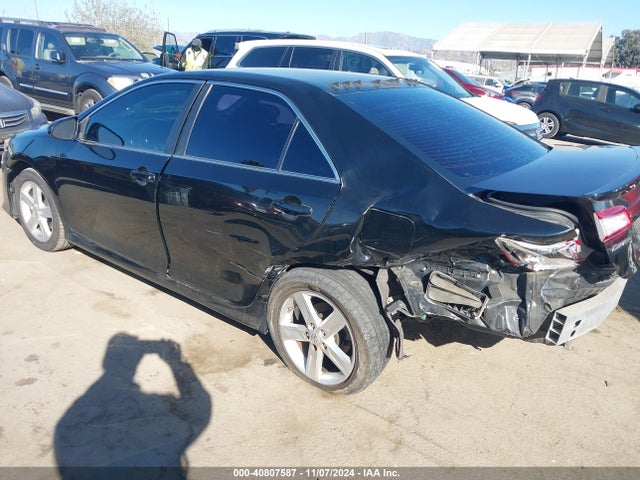 4T1BF1FK3EU860072 Toyota CAMRY SE
