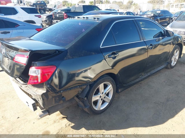 4T1BF1FK3EU860072 Toyota CAMRY SE