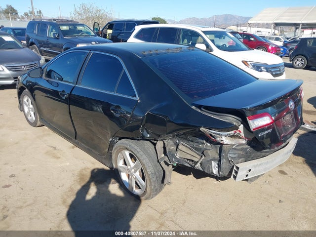 4T1BF1FK3EU860072 Toyota CAMRY SE