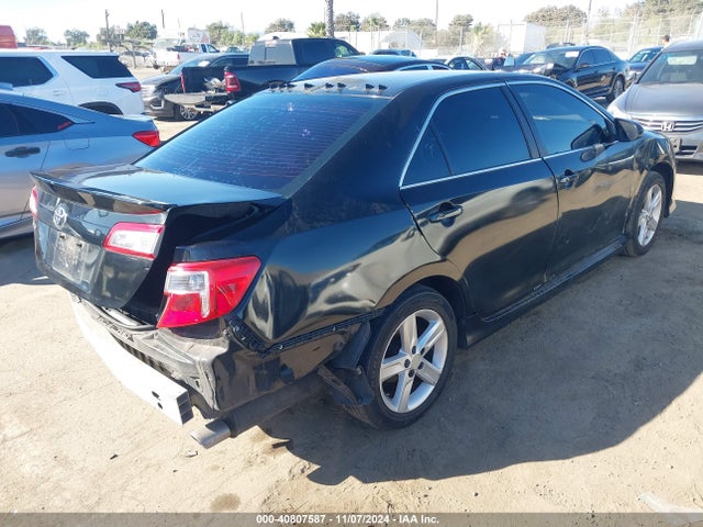 4T1BF1FK3EU860072 Toyota CAMRY SE