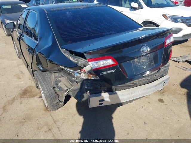 4T1BF1FK3EU860072 Toyota CAMRY SE