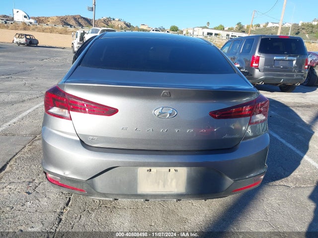 Hyundai ELANTRA SE 2019 5NPD74LFXKH422013 Image 16