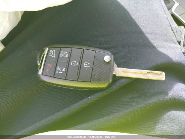 KNDMB5C14M6673681 KIA SEDONA LX