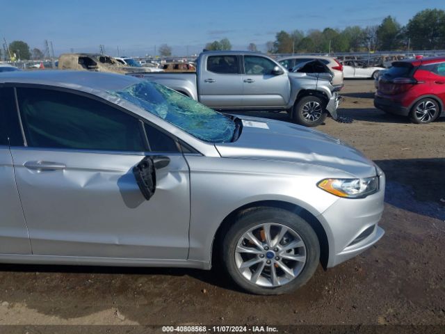 3FA6P0HD8HR256689 Ford FUSION SE