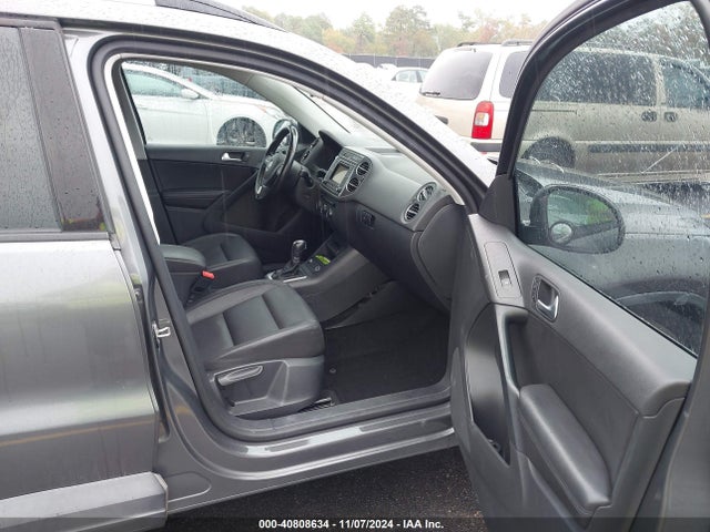 WVGAV7AX1GW559375 Volkswagen TIGUAN S