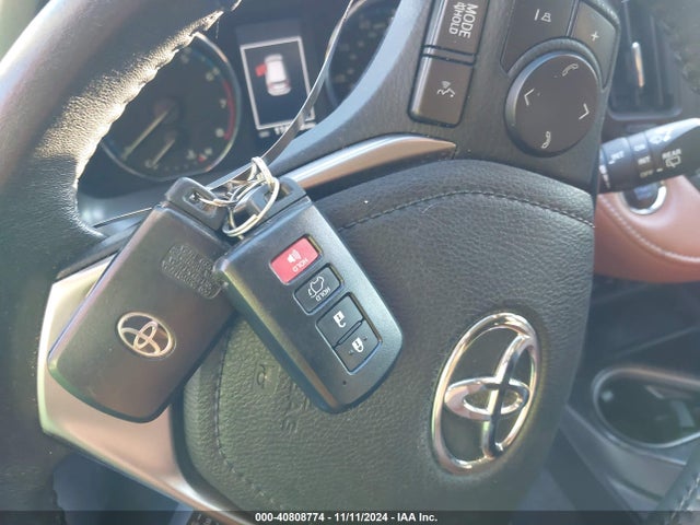 Toyota Rav4 Platinum 2017 2T3DFREV8HW619882 Image 11
