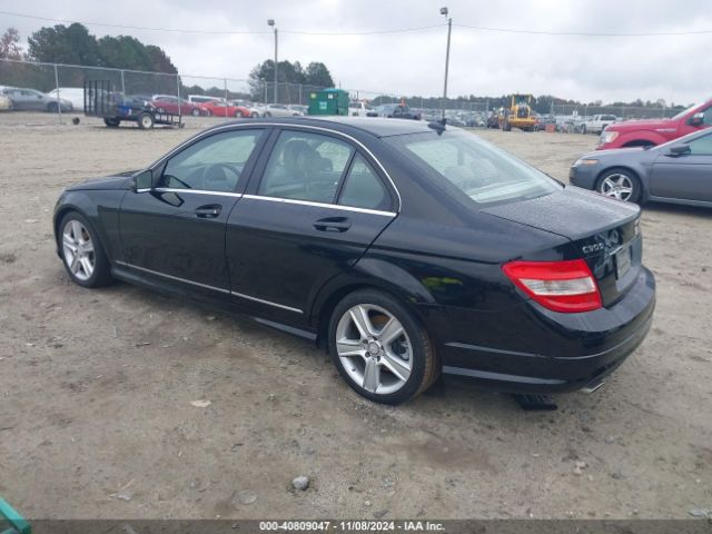 2011 MERCEDES-BENZ C 300 WDDGF5EB5BR168046 Photo 2