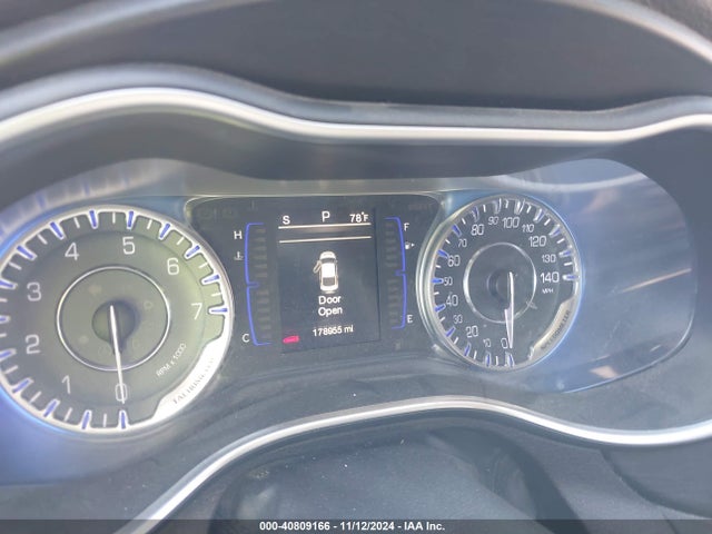 Chrysler 200 Limited 2015 1C3CCCAB5FN671332 Image 7