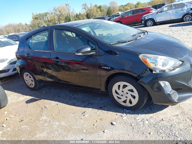 Toyota Prius C Two 2016 JTDKDTB30G1120004 Image 13