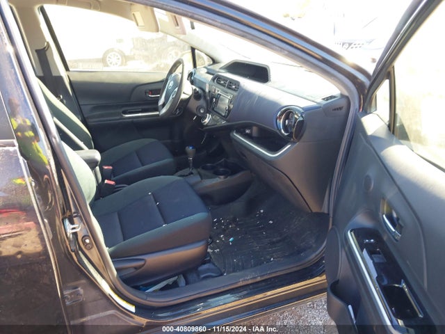 JTDKDTB30G1120004 Toyota Prius C Two