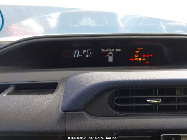 JTDKDTB35G1126185 Toyota Prius C Two