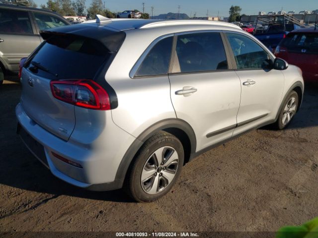 KNDCB3LC6J5153484 KIA NIRO LX