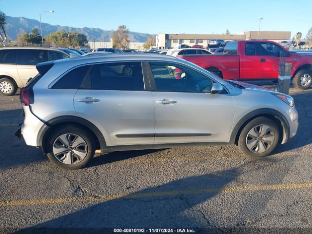 KNDCB3LC5K5233375 KIA NIRO LX
