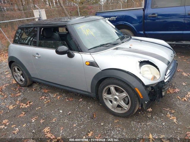 2010 MINI COOPER WMWMF3C5XATZ62795 Photo 0