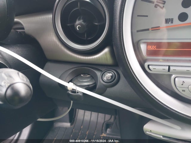 2010 MINI COOPER WMWMF3C5XATZ62795 Photo 10