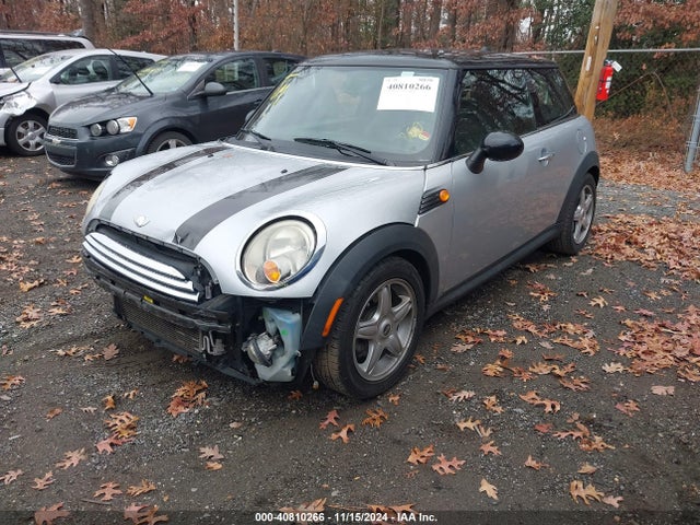 2010 MINI COOPER WMWMF3C5XATZ62795 Photo 1
