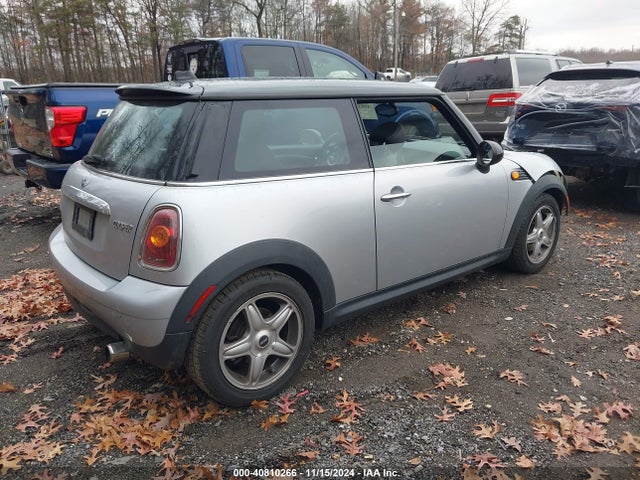 2010 MINI COOPER WMWMF3C5XATZ62795 Photo 3