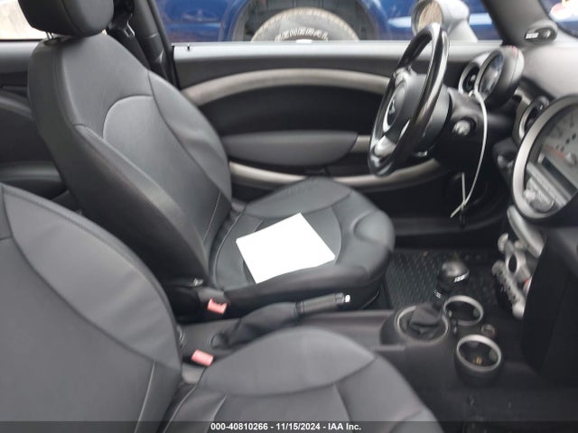 2010 MINI COOPER WMWMF3C5XATZ62795 Photo 4
