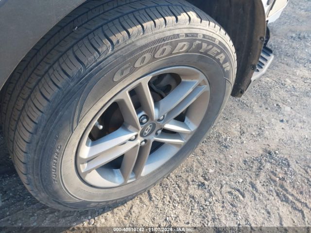 5NMZTDLB9HH000321 Hyundai Santa Fe Sport 2.4l