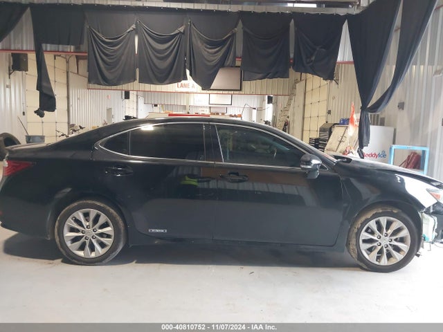 JTHBW1GG1F2077665 Lexus ES 300H
